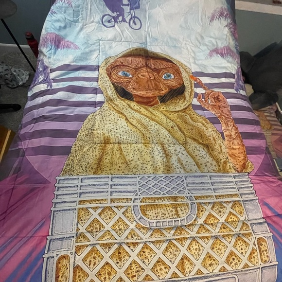E.T. Be Good Quilted Comforter - Picture 6 of 8